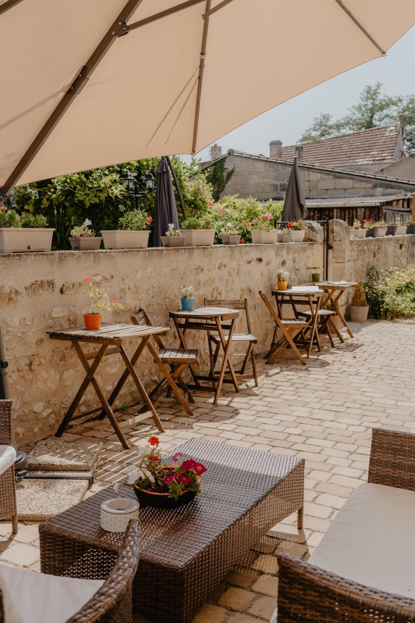 Hotel Le Coeur Des Vignes Pauillac Exterior foto